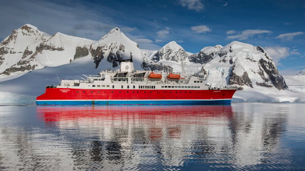 Antarctica Polar Circle Whale Watching